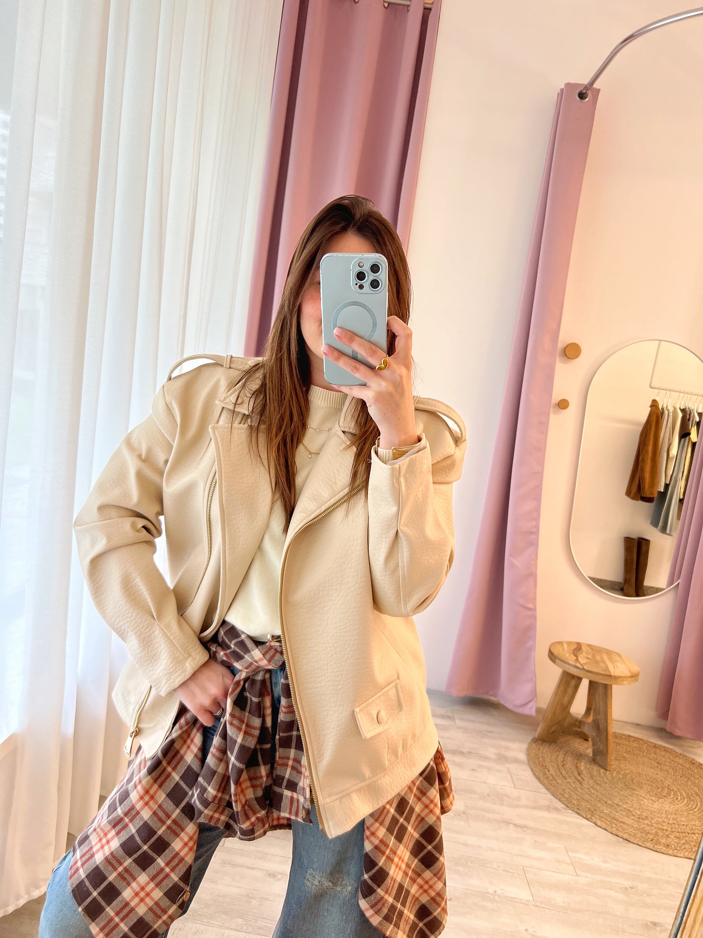 BOMBER LAURA